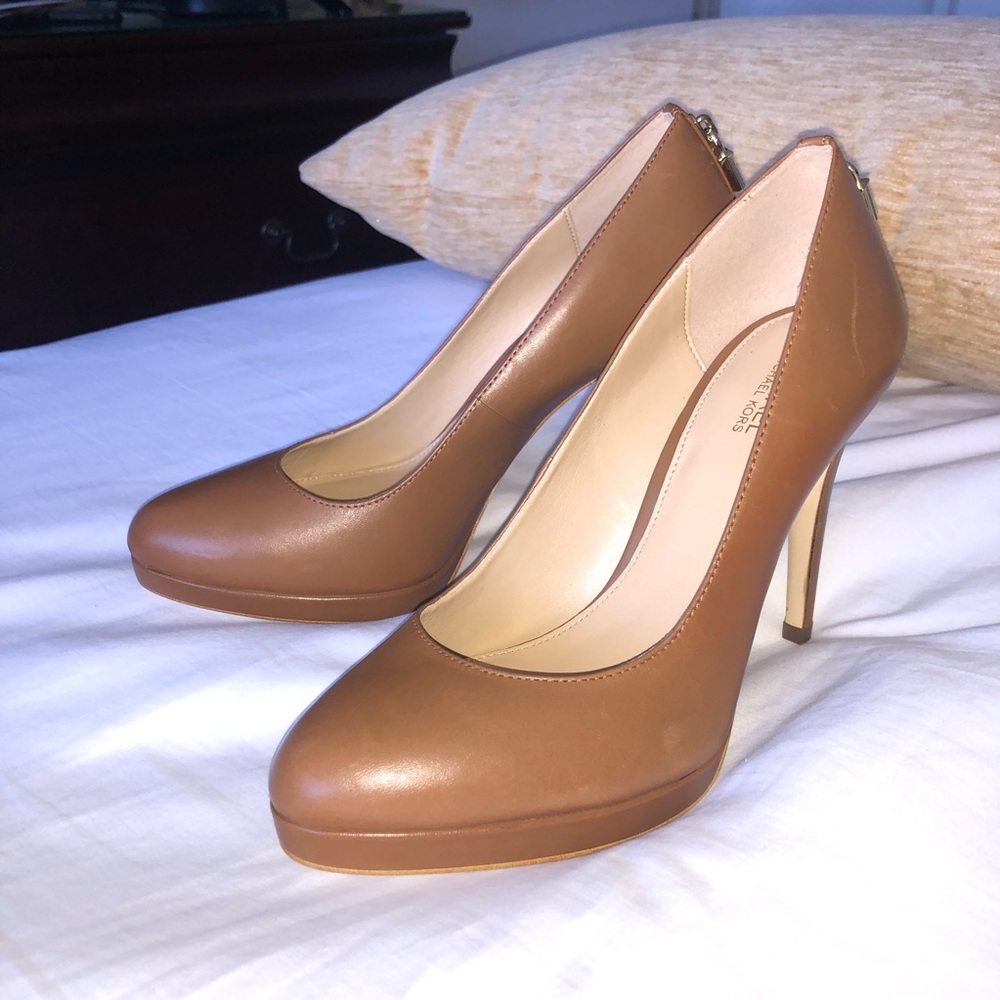 New MK pair of pumps